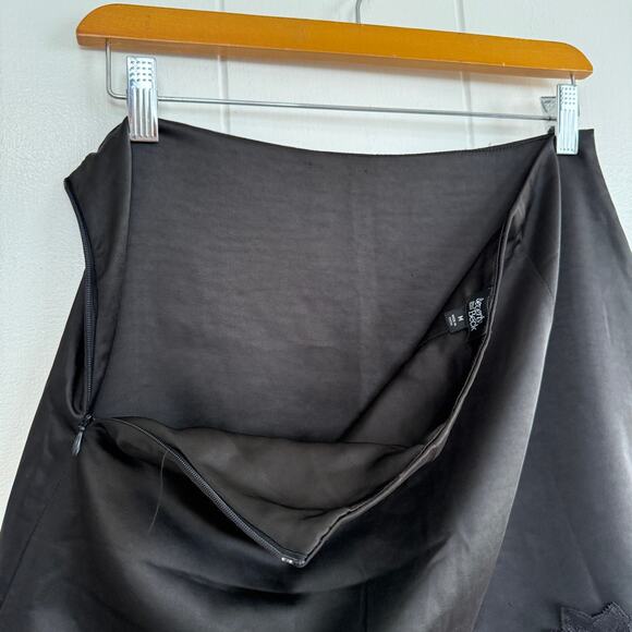 BEVERLY & BECK Satin Lace Trim Black Mini Skirt Size Medium - Picture 4 of 8